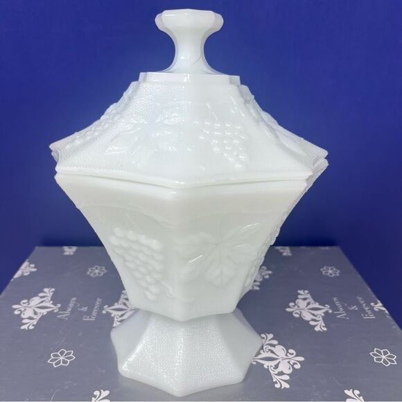 Anchor Hocking Milk Glass Pedestal Octagon Candy Dish - Picture 3 of 13